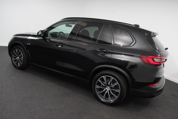BMW X5 xDrive45e Hybrid 394pk Executive Shadow line Leder Schuif-Panorama dak Navigatie Trekhaak Camera 360 20"LMV