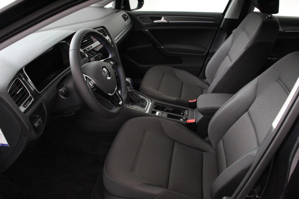 Volkswagen e-Golf | Navigatie | Climate control | Virtuel Cockpit | Camera | Keyless | Bluetooth | Cruise Control | Lichtmetalen Velgen |