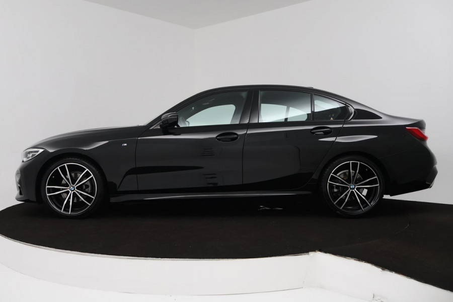 BMW 3-serie 320i High Executive Edition (TREKHAAK, PARKEERSENSOREN, STOELVERWARMING, LEER, NAVIGATIE, NL-AUTO)