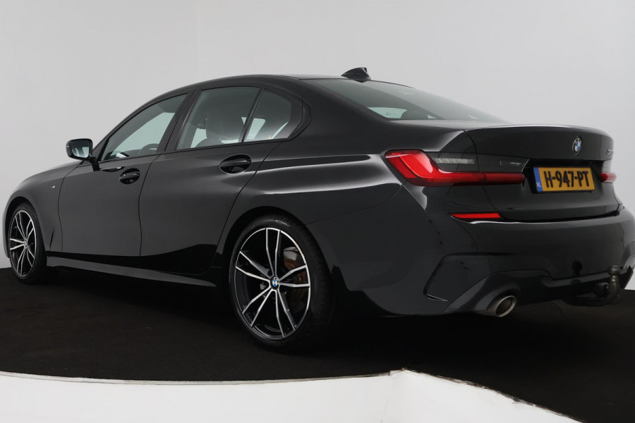 BMW 3-serie 320i High Executive Edition (TREKHAAK, PARKEERSENSOREN, STOELVERWARMING, LEER, NAVIGATIE, NL-AUTO)