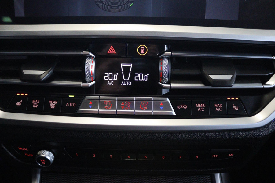BMW 3-serie 320i High Executive Edition (TREKHAAK, PARKEERSENSOREN, STOELVERWARMING, LEER, NAVIGATIE, NL-AUTO)