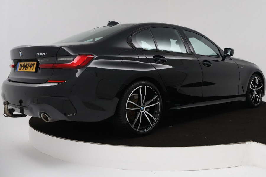 BMW 3-serie 320i High Executive Edition (TREKHAAK, PARKEERSENSOREN, STOELVERWARMING, LEER, NAVIGATIE, NL-AUTO)