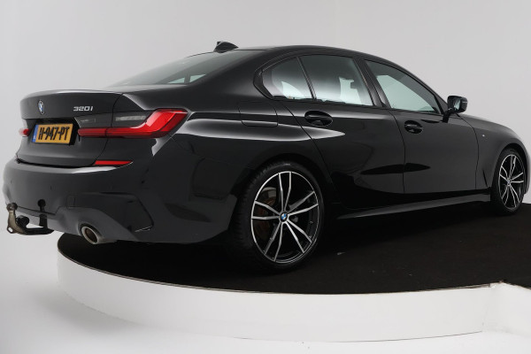 BMW 3-serie 320i High Executive Edition (TREKHAAK, PARKEERSENSOREN, STOELVERWARMING, LEER, NAVIGATIE, NL-AUTO)