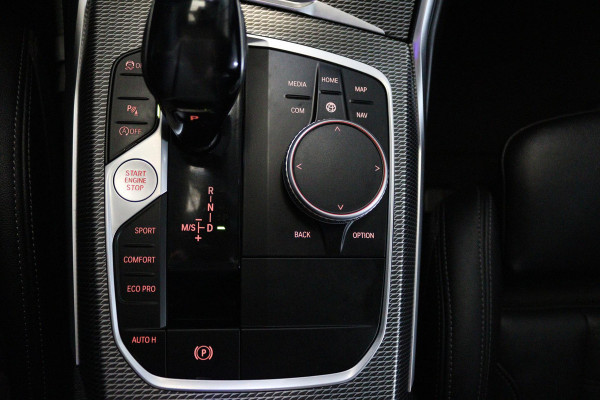 BMW 3-serie 320i High Executive Edition (TREKHAAK, PARKEERSENSOREN, STOELVERWARMING, LEER, NAVIGATIE, NL-AUTO)