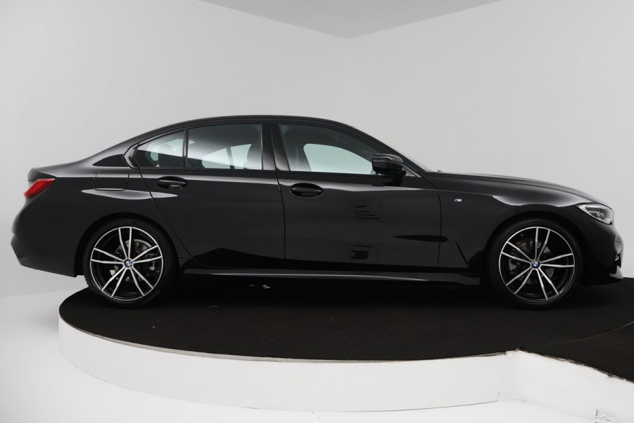 BMW 3-serie 320i High Executive Edition (TREKHAAK, PARKEERSENSOREN, STOELVERWARMING, LEER, NAVIGATIE, NL-AUTO)