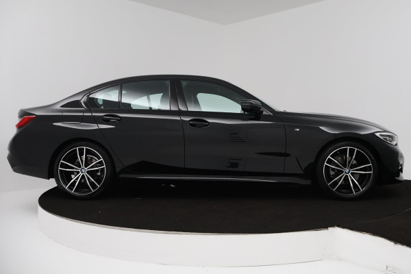 BMW 3-serie 320i High Executive Edition (TREKHAAK, PARKEERSENSOREN, STOELVERWARMING, LEER, NAVIGATIE, NL-AUTO)