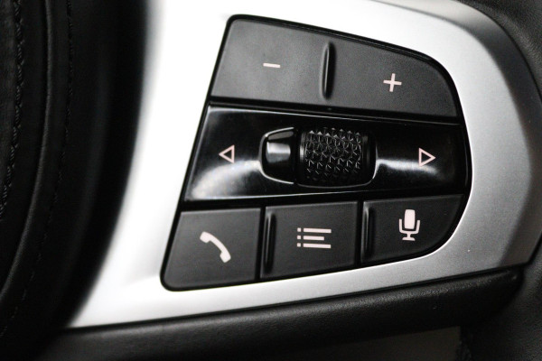 BMW 3-serie 320i High Executive Edition (TREKHAAK, PARKEERSENSOREN, STOELVERWARMING, LEER, NAVIGATIE, NL-AUTO)