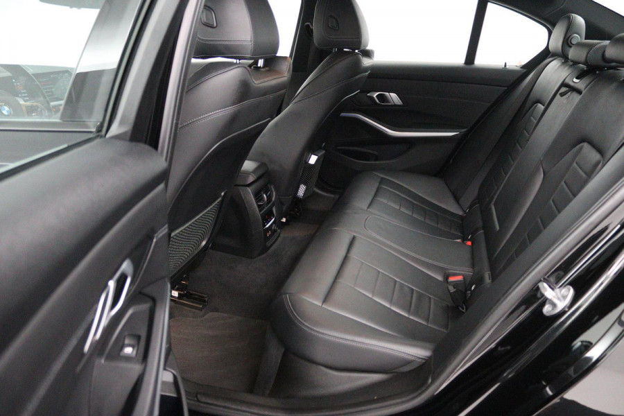 BMW 3-serie 320i High Executive Edition (TREKHAAK, PARKEERSENSOREN, STOELVERWARMING, LEER, NAVIGATIE, NL-AUTO)