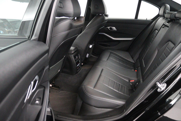 BMW 3-serie 320i High Executive Edition (TREKHAAK, PARKEERSENSOREN, STOELVERWARMING, LEER, NAVIGATIE, NL-AUTO)