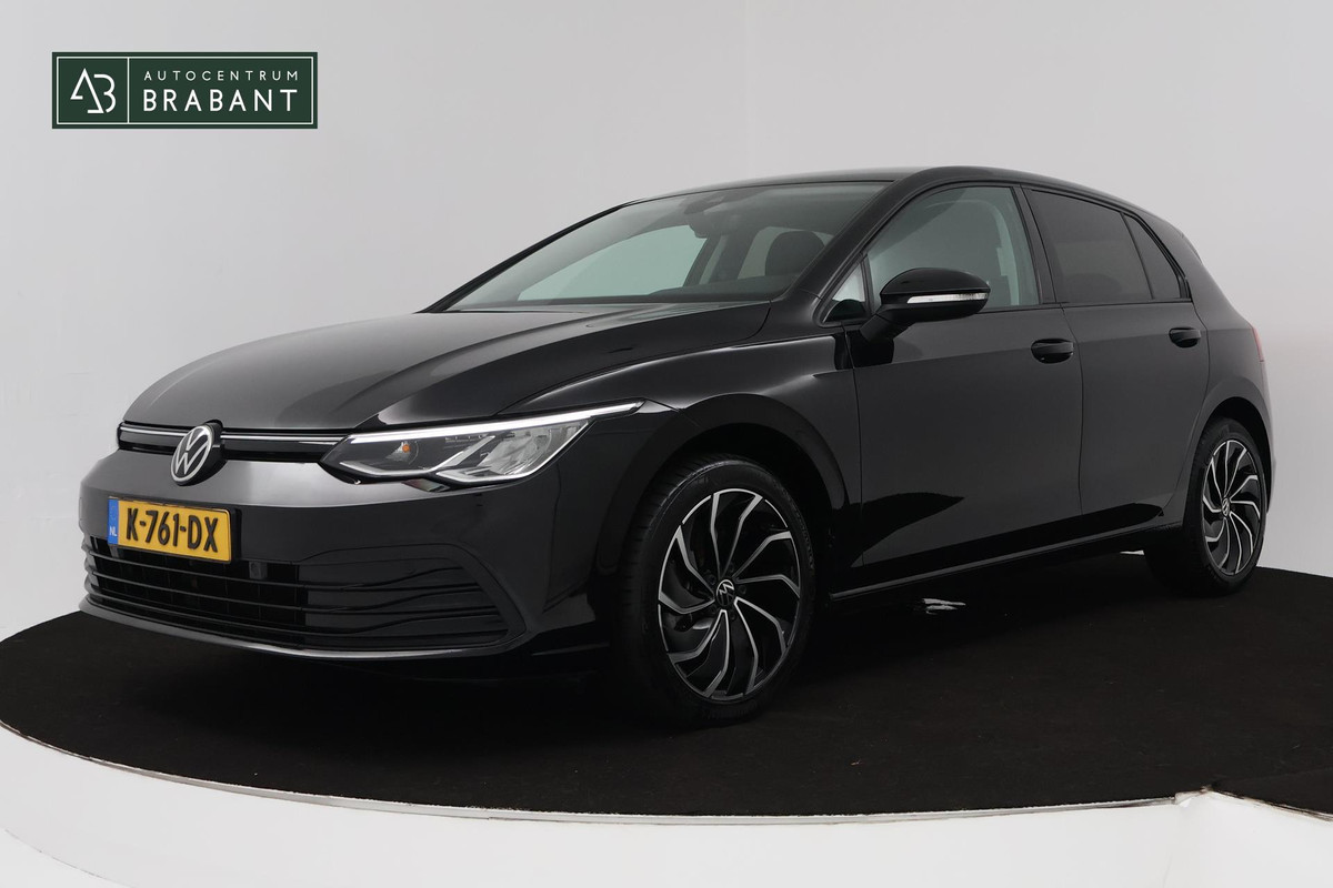 Volkswagen Golf 1.0 TSI Life (PARKEERSENSOREN, CRUISE CONTROL ADAPTIEF, NAVIGATIE, NL-AUTO) Volkswagen Golf 1.0 TSI Life (PARKEERSENSOREN, CRUISE CONTROL ADAPTIEF, NAVIGATIE, NL-AUTO)