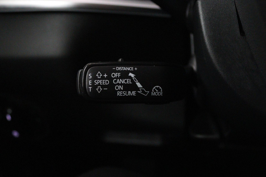 Škoda Karoq 1.5 TSI ACT Style Business (PANORAMADAK, CRUISE ADAPTIEF, PARKEERSENSOREN, STOELVERWARMING, NAVIGATIE, AUTOMAAT)