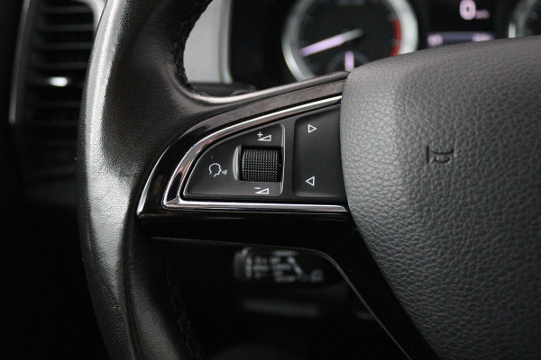Škoda Karoq 1.5 TSI ACT Style Business (PANORAMADAK, CRUISE ADAPTIEF, PARKEERSENSOREN, STOELVERWARMING, NAVIGATIE, AUTOMAAT)