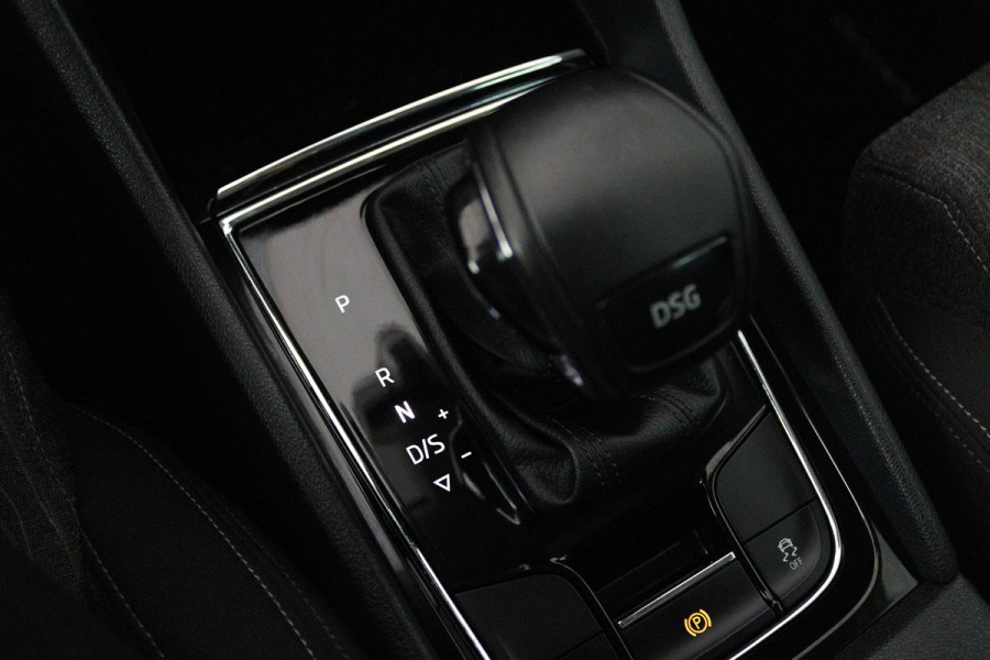 Škoda Karoq 1.5 TSI ACT Style Business (PANORAMADAK, CRUISE ADAPTIEF, PARKEERSENSOREN, STOELVERWARMING, NAVIGATIE, AUTOMAAT)