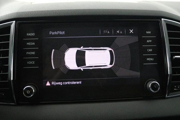 Škoda Karoq 1.5 TSI ACT Style Business (PANORAMADAK, CRUISE ADAPTIEF, PARKEERSENSOREN, STOELVERWARMING, NAVIGATIE, AUTOMAAT)