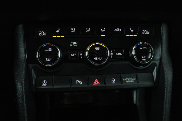 Škoda Karoq 1.5 TSI ACT Style Business (PANORAMADAK, CRUISE ADAPTIEF, PARKEERSENSOREN, STOELVERWARMING, NAVIGATIE, AUTOMAAT)