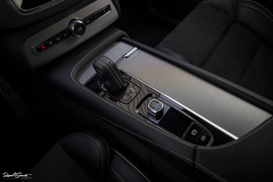 Volvo XC90 2.0 T8 Recharge AWD R-Design | Long Range | Zwenkbare Trekhaak | Harman Kardon | Adaptieve cruise | Apple carplay |