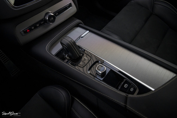 Volvo XC90 2.0 T8 Recharge AWD R-Design | Long Range | Zwenkbare Trekhaak | Harman Kardon | Adaptieve cruise | Apple carplay |