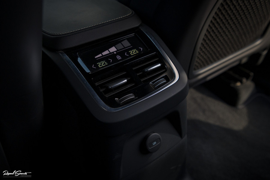 Volvo XC90 2.0 T8 Recharge AWD R-Design | Long Range | Zwenkbare Trekhaak | Harman Kardon | Adaptieve cruise | Apple carplay |