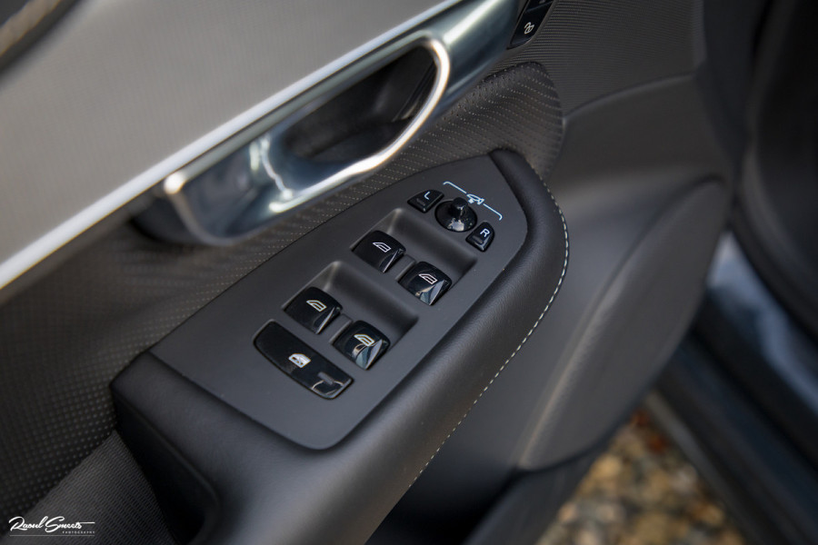 Volvo XC90 2.0 T8 Recharge AWD R-Design | Long Range | Zwenkbare Trekhaak | Harman Kardon | Adaptieve cruise | Apple carplay |