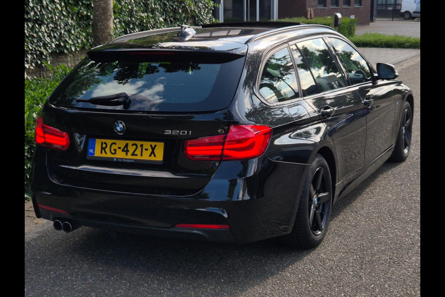 BMW 3 Serie Touring 320i High Executive M Sport Panorama Apple CarPlay Trekhaak NAP APK Rijklaar