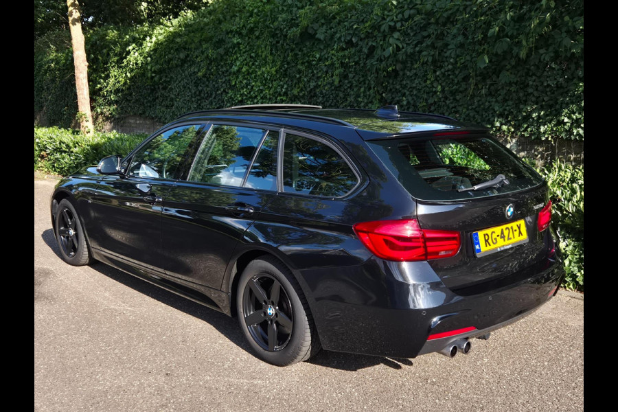 BMW 3 Serie Touring 320i High Executive M Sport Panorama Apple CarPlay Trekhaak NAP APK Rijklaar