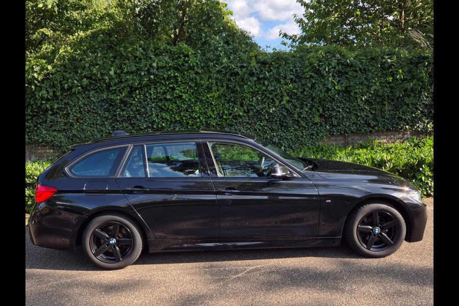 BMW 3 Serie Touring 320i High Executive M Sport Panorama Apple CarPlay Trekhaak NAP APK Rijklaar