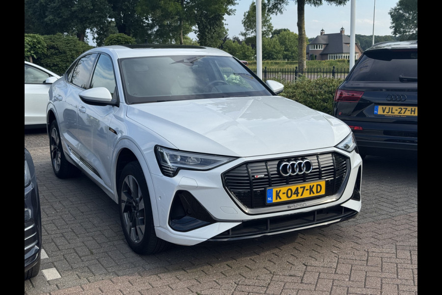 Audi e-tron Sportback 50 quattro S edition 71 kWh / Panoramadak / Camera / Luchtvering / 20'' / Leder&Alcantara / DAB / ACC / Navigatie / Stoelverwarming