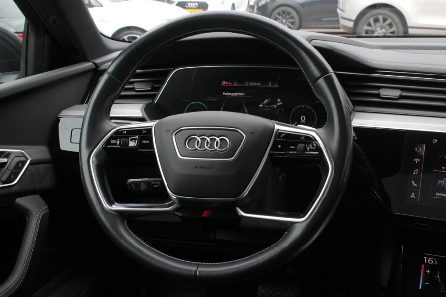 Audi e-tron Sportback 50 quattro S edition 71 kWh / Panoramadak / Camera / Luchtvering / 20'' / Leder&Alcantara / DAB / ACC / Navigatie / Stoelverwarming
