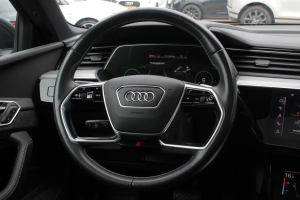 Audi e-tron Sportback 50 quattro S edition 71 kWh / Panoramadak / Camera / Luchtvering / 20'' / Leder&Alcantara / DAB / ACC / Navigatie / Stoelverwarming