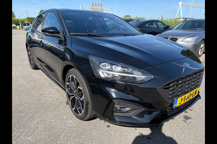 Ford Focus 1.0 EcoBoost Titanium Business ST-Line Camera / Navigatie / Keyless / B&O / 17'' / Stuurverwarming / DAB / Dodehoek / Cruise Control