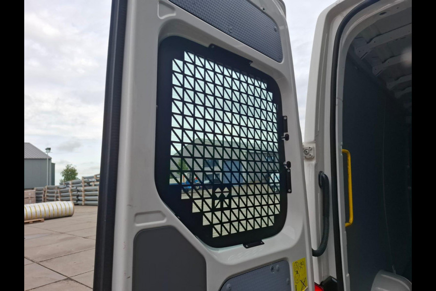 Volkswagen Crafter 35 2.0 TDI L3H3 EL Trendline AIRCO / CRUISE CONTROLE / NAVI / 3 ZITS