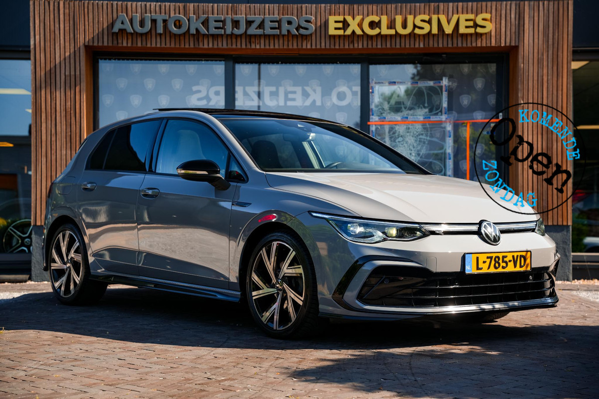 Volkswagen Golf 1.5 eTSI R-Line Nardo Pano IQ Led Automaat Volkswagen Golf 1.5 eTSI R-Line Nardo Pano IQ Led Automaat