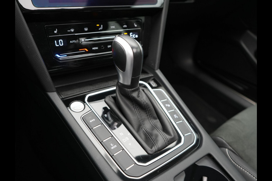 Volkswagen Passat Variant 1.4 TSI GTE Highline Plug in Hybrid PHEV | Panodak | Adaptive Cruise | Alcantara Sportstoelen | Carplay | IQ Led | 360 Camera |