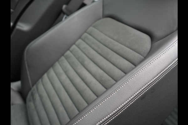 Volkswagen Passat Variant 1.4 TSI GTE Highline Plug in Hybrid PHEV | Panodak | Adaptive Cruise | Alcantara Sportstoelen | Carplay | IQ Led | 360 Camera |