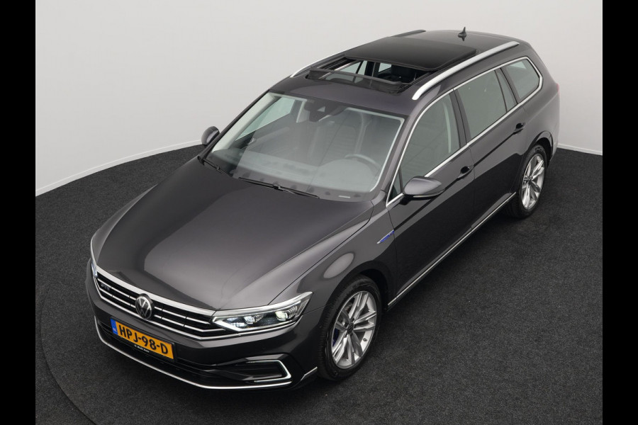 Volkswagen Passat Variant 1.4 TSI GTE Highline Plug in Hybrid PHEV | Panodak | Adaptive Cruise | Alcantara Sportstoelen | Carplay | IQ Led | 360 Camera |