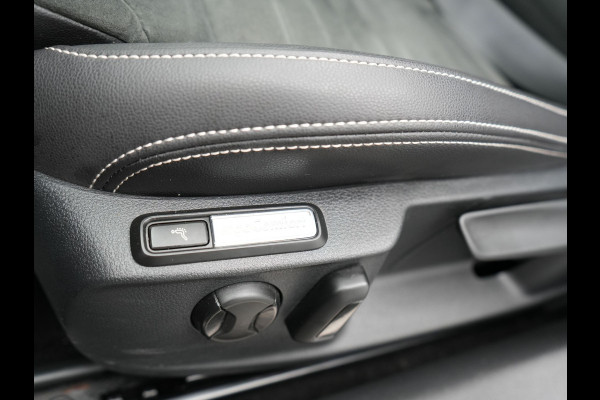 Volkswagen Passat Variant 1.4 TSI GTE Highline Plug in Hybrid PHEV | Panodak | Adaptive Cruise | Alcantara Sportstoelen | Carplay | IQ Led | 360 Camera |