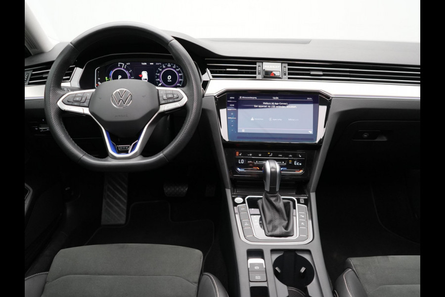 Volkswagen Passat Variant 1.4 TSI GTE Highline Plug in Hybrid PHEV | Panodak | Adaptive Cruise | Alcantara Sportstoelen | Carplay | IQ Led | 360 Camera |