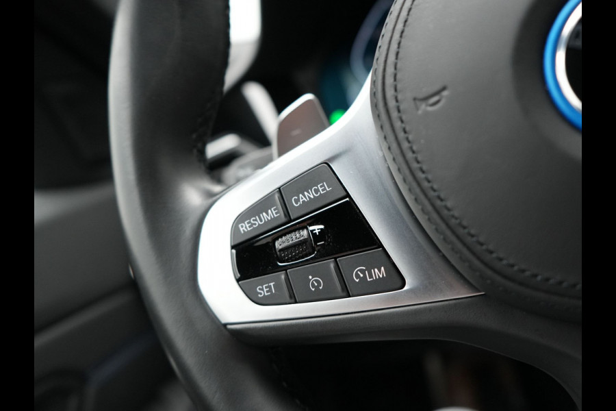 BMW 3 Serie Touring 320e M Sport Plug In Hybrid Dealer O.H PHEV | Alcantara Sportstoelen Verwarmd | 19"L.M | Keyless | Camera | Parkassist  | Apple Carplay | Sfeerverlichting | Navi Full Map |