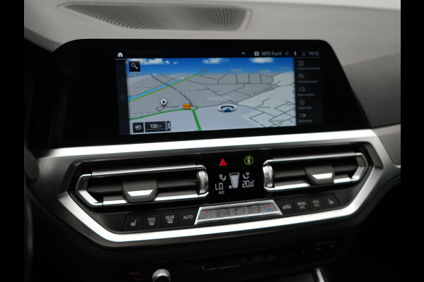 BMW 3 Serie Touring 320e M Sport Plug In Hybrid Dealer O.H PHEV | Alcantara Sportstoelen Verwarmd | 19"L.M | Keyless | Camera | Parkassist  | Apple Carplay | Sfeerverlichting | Navi Full Map |