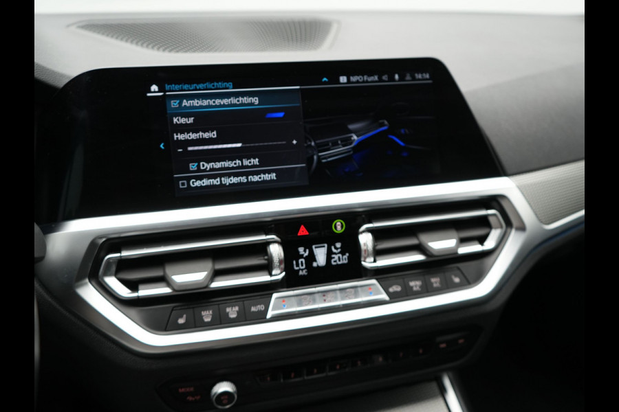 BMW 3 Serie Touring 320e M Sport Plug In Hybrid Dealer O.H PHEV | Alcantara Sportstoelen Verwarmd | 19"L.M | Keyless | Camera | Parkassist  | Apple Carplay | Sfeerverlichting | Navi Full Map |