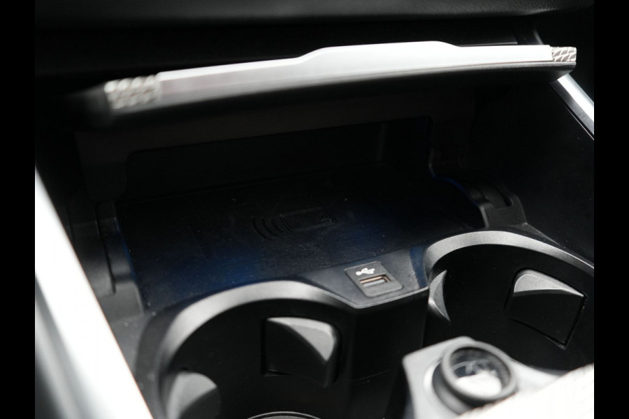 BMW 3 Serie Touring 320e M Sport Plug In Hybrid Dealer O.H PHEV | Alcantara Sportstoelen Verwarmd | 19"L.M | Keyless | Camera | Parkassist  | Apple Carplay | Sfeerverlichting | Navi Full Map |