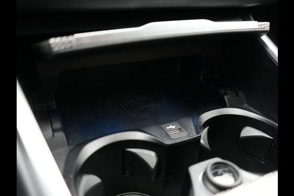BMW 3 Serie Touring 320e M Sport Plug In Hybrid Dealer O.H PHEV | Alcantara Sportstoelen Verwarmd | 19"L.M | Keyless | Camera | Parkassist  | Apple Carplay | Sfeerverlichting | Navi Full Map |