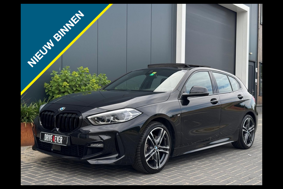 BMW 1-serie 118i M PACK 2022 FULL PANO NAVI CAMERA CLIMATE CR CONTROL SPORTV BMW 1-serie 118i M PACK 2022 FULL PANO NAVI CAMERA CLIMATE CR CONTROL SPORTV