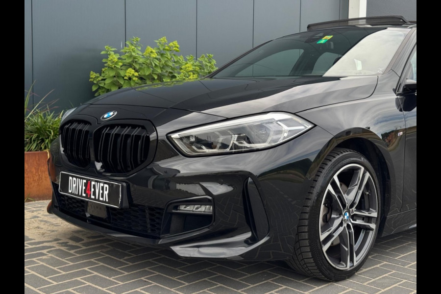 BMW 1-serie 118i M PACK 2022 FULL PANO NAVI CAMERA CLIMATE CR CONTROL SPORTV