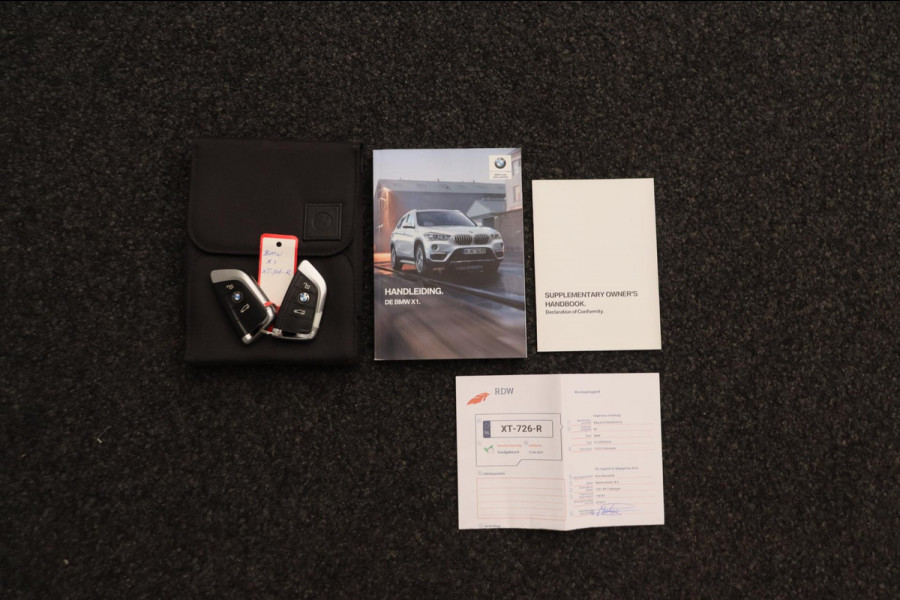 BMW X1 SDrive20i High Executive Pano/dak Sport/leder Head/up Origineel NL
