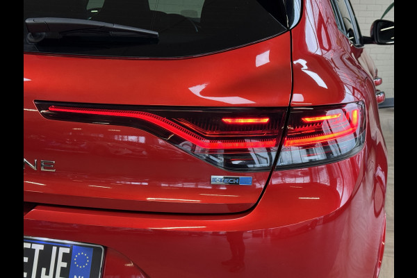 Renault Mégane 1.6 E-Tech PHEV 160pk R.S. Line | Groot Navi | 18 inch | Camera | PDC | Stoelverwarming | 100 % dealer onderhouden.