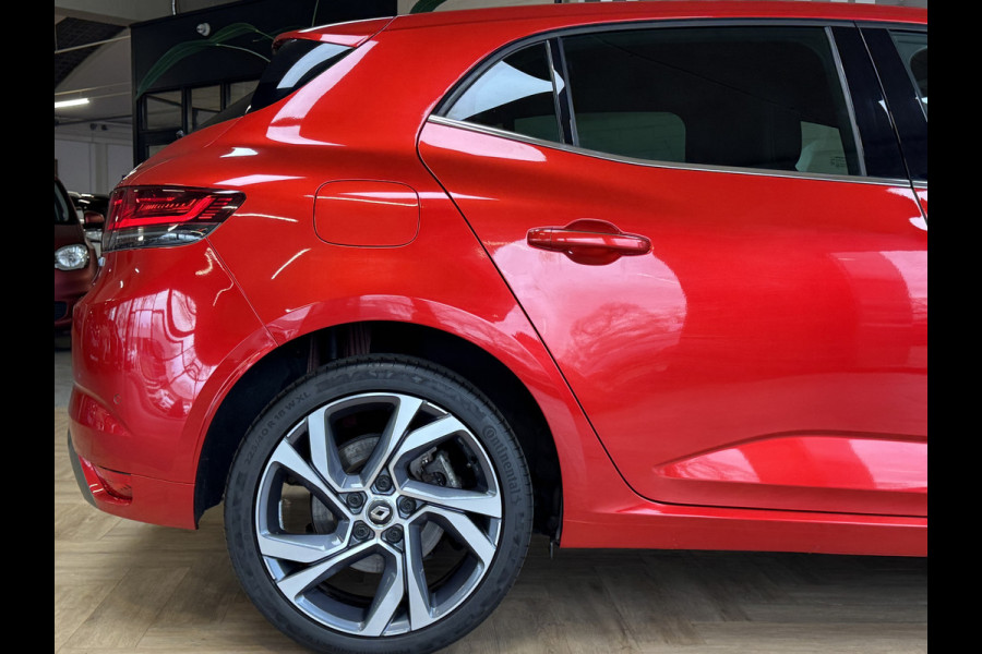 Renault Mégane 1.6 E-Tech PHEV 160pk R.S. Line | Groot Navi | 18 inch | Camera | PDC | Stoelverwarming | 100 % dealer onderhouden.