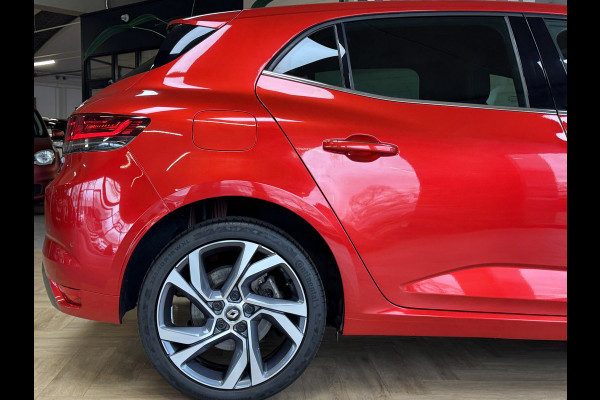 Renault Mégane 1.6 E-Tech PHEV 160pk R.S. Line | Groot Navi | 18 inch | Camera | PDC | Stoelverwarming | 100 % dealer onderhouden.