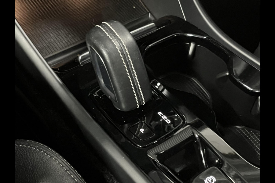 Volvo XC40 1.5 T5 Recharge R-Design | Open dak | Adaptive Cruise control | Camera | Keyless | BLIS