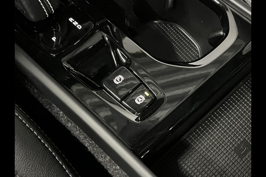 Volvo XC40 1.5 T5 Recharge R-Design | Open dak | Adaptive Cruise control | Camera | Keyless | BLIS